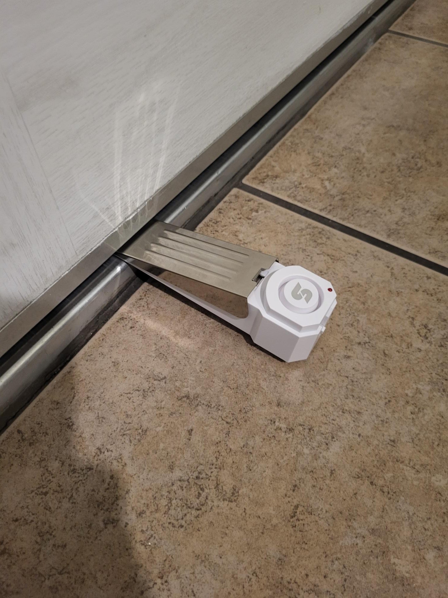 SABRE door stop alarm wedged under hotel room door